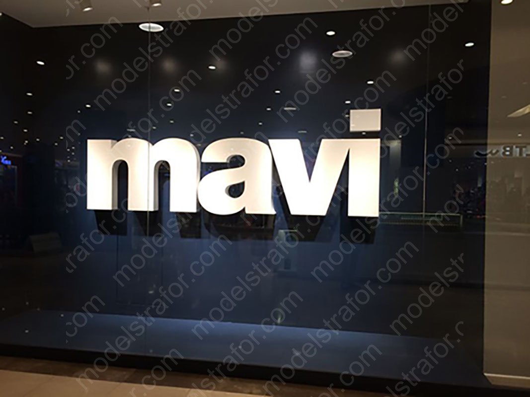 Mavi Mağazaları Vitrin Dekoru